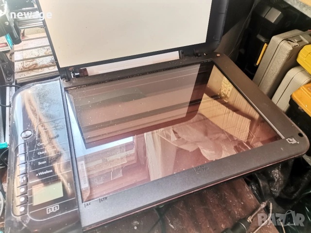 Цветен принтер със сканер HP DeskJet 1050