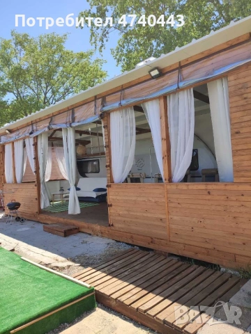 Knaus Sport 650 -  Изграден навес намиращ се на къмпинг Каваци на 40м от плажа, снимка 2 - Каравани и кемпери - 53536521