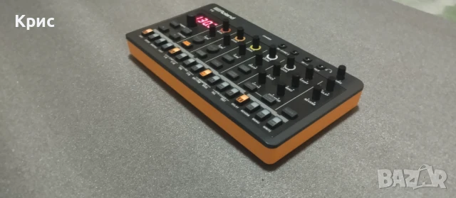 Roland T-8 – компактен и мощен барабанен секвенсър и бас синтезатор 190 лв., снимка 1