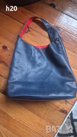 Дамска чанта 10 лева, използвана но напълно здрава дамска чанта.
