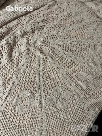 Голяма кръгла покривка на една кука