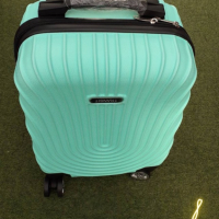 Стилен куфар с колелца за ръчен багаж с твърдо покритие 40/30/20см, снимка 8 - Куфари - 44995438
