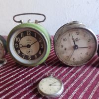Стари Съветски будилници и джобен часовник Молния, снимка 3 - Антикварни и старинни предмети - 39477353