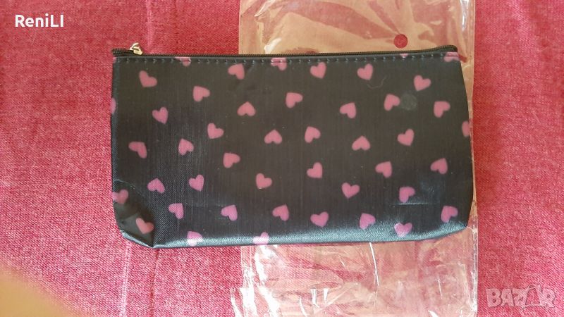 За Вас или за подарък - чисто нова козметична чантичка с розови сърчица   , снимка 1