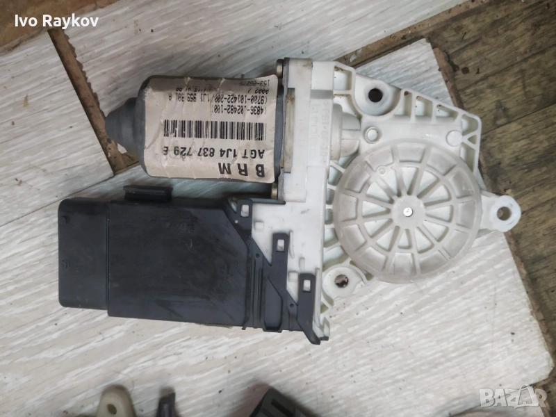 Моторче , стъкло , преден ляв за VW Golf Mk4 and Jetta Mk4 , 1J4 837 729 E, снимка 1