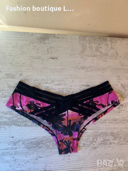 Дамски бикини в розов цвят с десен на палми и черна дантелена лента S размер 🩷🖤🩷, снимка 1