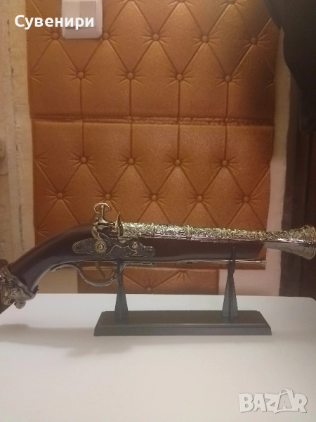 сувенирна пушка на поставка, снимка 1