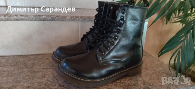 Дамски туристически обувки и кубинки 