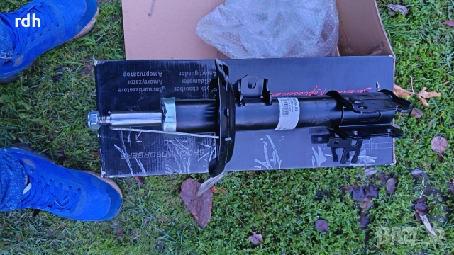 Чисто нов ляв газов амортисьор за опел астра х, снимка 1