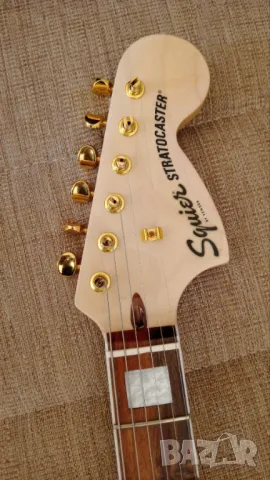 Squier by Fender 40th Anniversary Stratocaster® Gold Edition, снимка 8 - Китари - 49221280