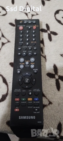 ДВД рекордер Samsung, снимка 4 - Плейъри, домашно кино, прожектори - 53847424