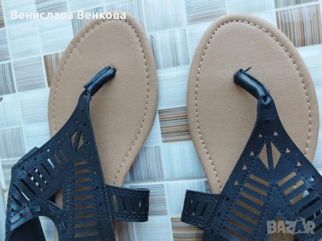 Дамски обувки номер 40 и 41. Сандали равни и нисък ток маратонки Адидас Adidas , снимка 5 - Сандали - 53969023