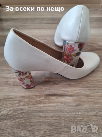 Дамски бели обувки със шарен ток на цветя 39 номер, снимка 9 - Дамски обувки на ток - 45018440