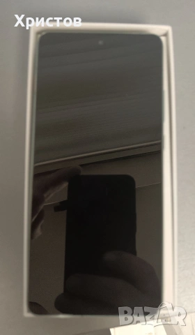 Смартфон Motorola Edge 70 в цвят PANTONE Lily Pad. , снимка 2 - Motorola - 54237476