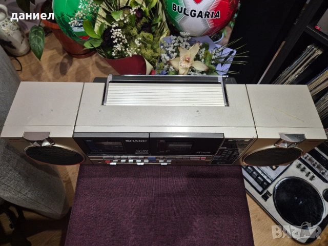 Японски радиокасетофон Sharp QT-89HG с много добър външен вид и отличен технически, снимка 4 - Радиокасетофони, транзистори - 53942833