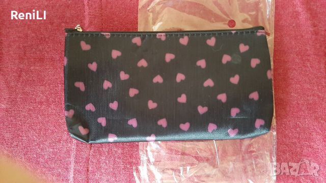 За Вас или за подарък - чисто нова козметична чантичка с розови сърчица   