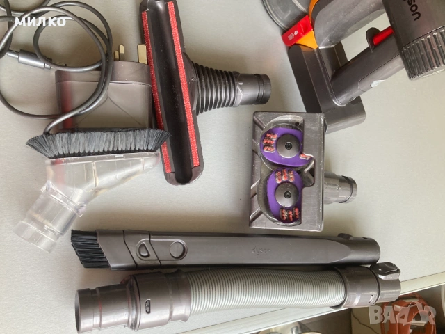 Ръчна акумулаторна прахосмукачка Dyson DC34 Cyclone, снимка 7 - Прахосмукачки - 54181287