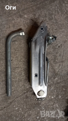 Оригинален крик и ключ за гуми от Ауди 8L0 011 031 A