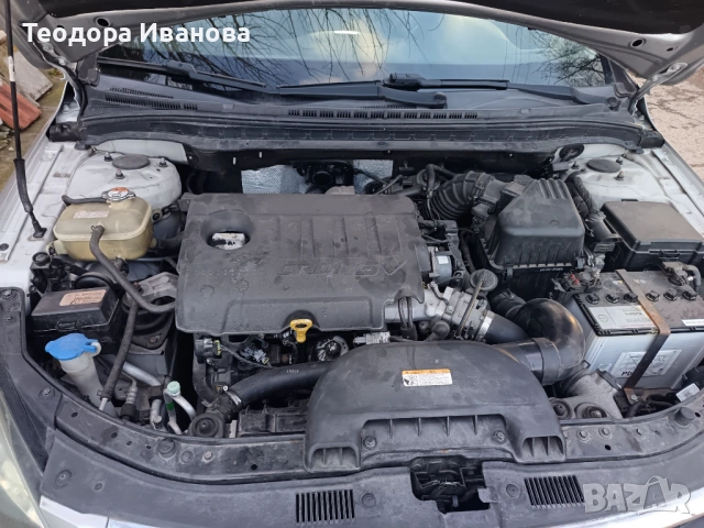 Хюндай i30 1.6 CRDI, снимка 11 - Автомобили и джипове - 53426239