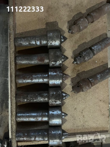 Продавам металорежещи инструменти, въртящи центри и зъбни колела за стругове и фрези