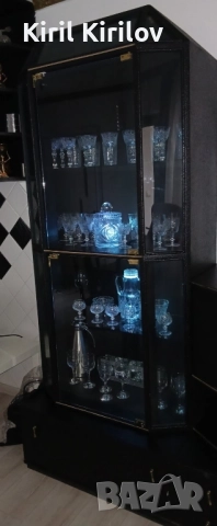 Подарявам-Холова витрина с голямо долно чекмедже, снимка 8 - Шкафове - 52373259