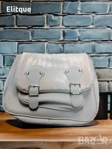 Дамска кожена чанта с катарама, снимка 5 - Чанти - 52864277