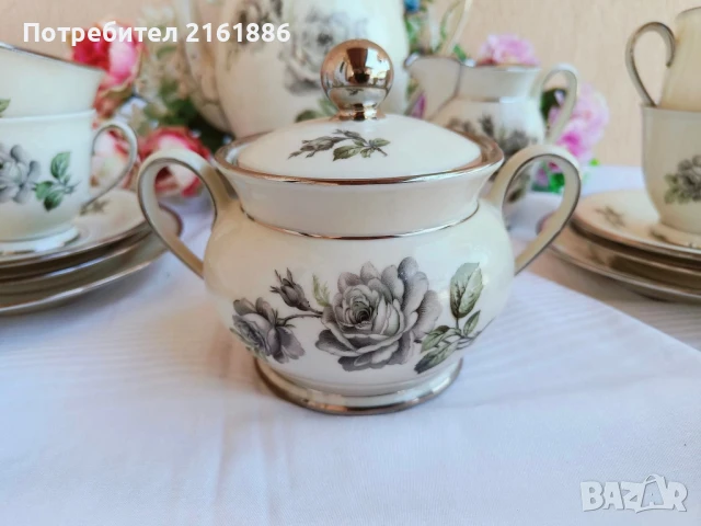 Сервиз за кафе от фин порцелан , снимка 3 - Сервизи - 51053165