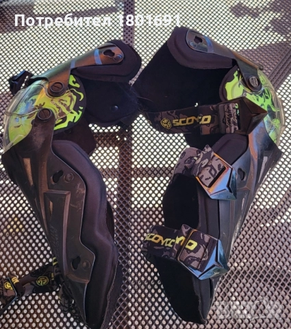 Предпазни кори за коленете на мотористи