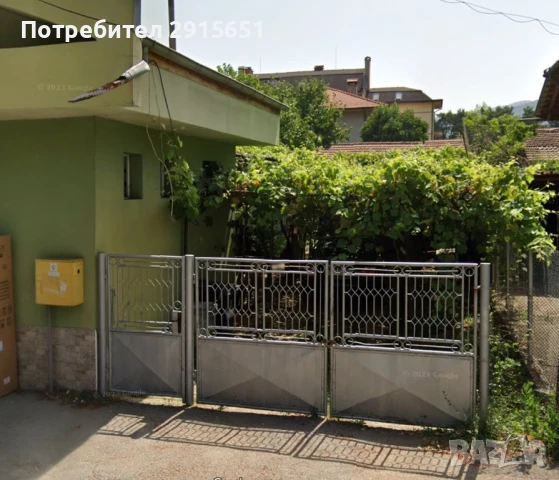 Продавам къща с пристройка , гараж и работещ магазин , снимка 1