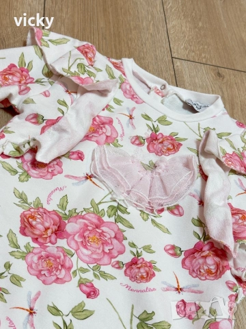 Прекрасна рокля с флорални мотиви и къдрички Monnalisa, размер 98-104см, снимка 2 - Детски рокли и поли - 53156647