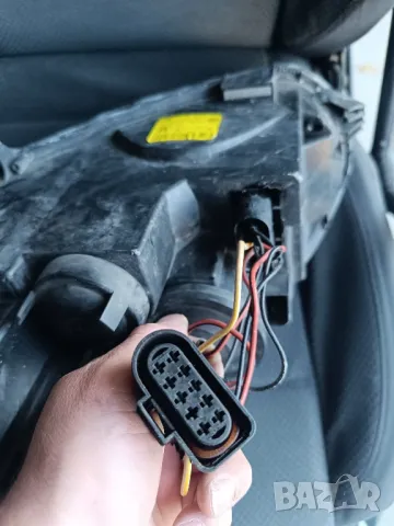 Продавам ОРИГИНАЛНИ GTI / R32 фарове (НАПЪЛНО ОБОРУДВАНИ) 
за голф 5, джета, кади, голф плюс, сеат, снимка 11 - Части - 50209995