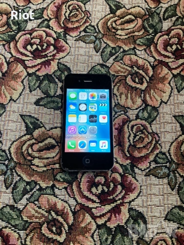 Продавам iPhone 4s