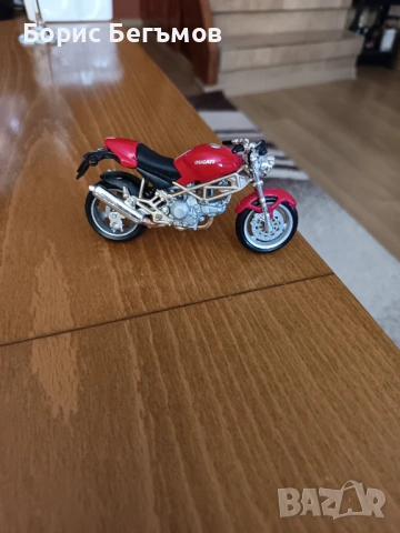 1:18  мотоциклет Ducati Monster 900 от Bburago