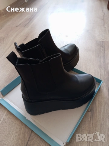 Обувки с дебела подметка с цип много добро запазено състояние 