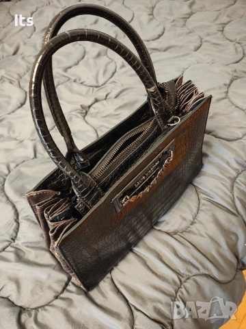 Дамска чанта, снимка 3 - Чанти - 52564183
