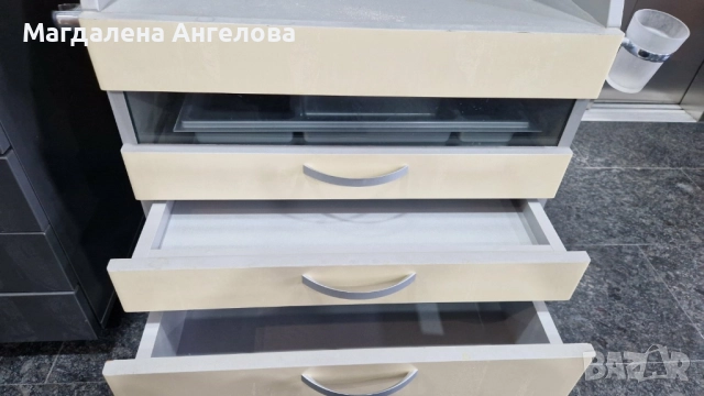 Светлосив шкаф за педикюр, снимка 4 - Педикюр и маникюр - 52410871