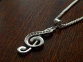 Посребрен дамски ланец с художествен мотив "Ключ сол", снимка 3