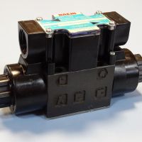 Хидравличен разпределител NACHI SL-G01-C6-R-C1-10 100/110V solenoid operated directional valve, снимка 1 - Резервни части за машини - 45336965