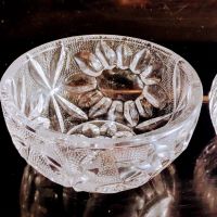 Две кристални купи за ядки. Висококачествен резбован чехски кристал., снимка 3 - Прибори за хранене, готвене и сервиране - 45161995