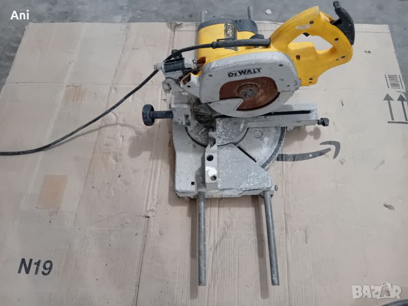 Циркуляр пендула - Dewalt 110 V / 1200 W, снимка 1