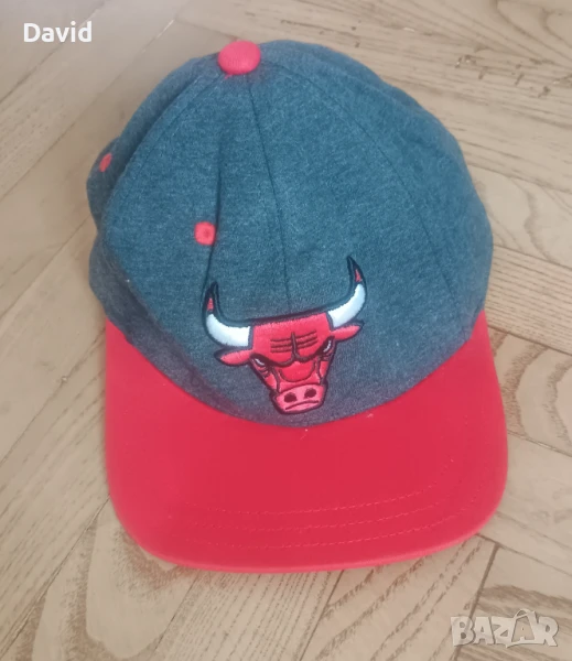 Оригинална вталена шапка Adidas Chicago Bulls, снимка 1