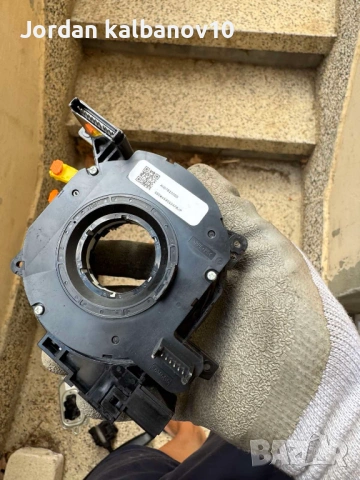 Лентов кабел на волана на Range Rover Evoque само за 150Eur. BJ32-14A664-AC, снимка 2 - Части - 53422061