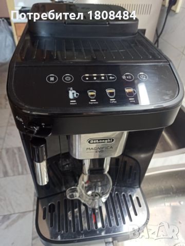 Кафеавтомат Делонги Магнефика, работи отлично и прави хубаво кафе с каймак , снимка 4 - Кафемашини - 46444882
