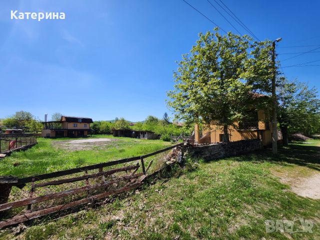 Продажба на 2 къщи в един двор село Карлуково, снимка 1 - Къщи - 45280949