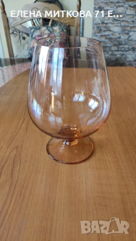 Огромна чаша от ръчно издухано цветно стъкло