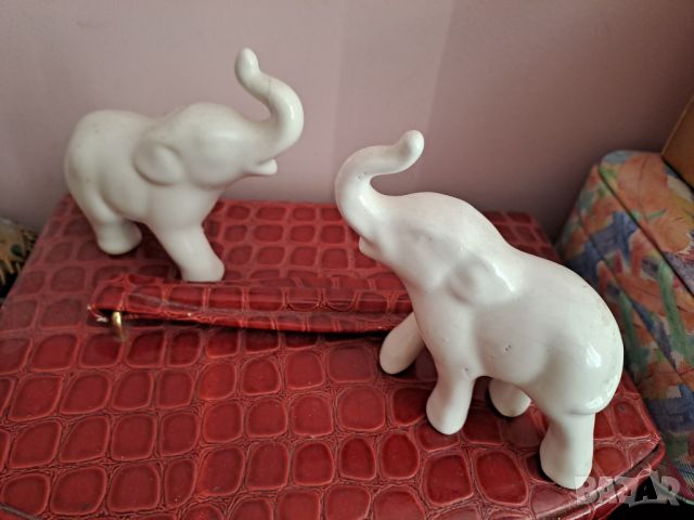 Сувенири две бели слончета порцелан