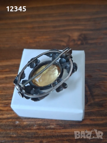 Стара сребърна брошка с флорални елементи и камък, снимка 2 - Колиета, медальони, синджири - 54124438