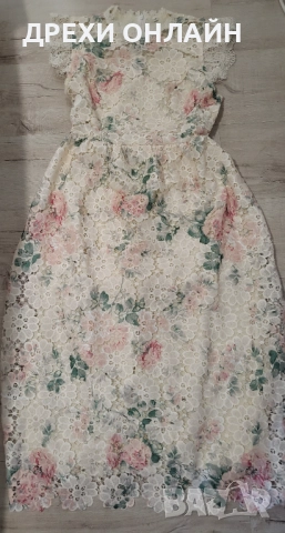 Дълга дантелена рокля 