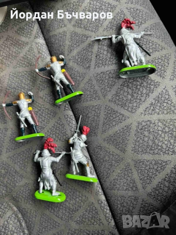 Фигурки средновековни войници - рицъри Britains deetail LTD Англия.