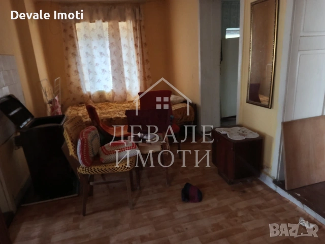 Двуетажна къща с голям двор - център в кв. Средна кула, снимка 4 - Къщи - 53120749